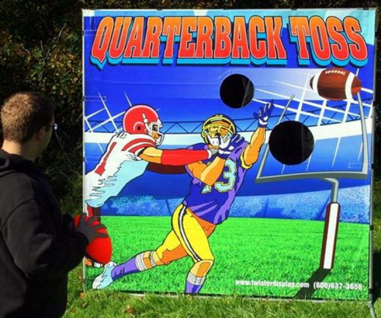 Quarterback Toss Frame Game